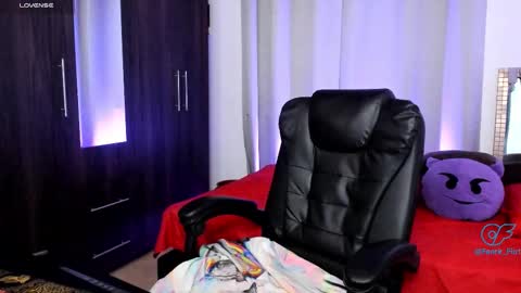 Fenrir Flirt online show from 19, 10, 2025