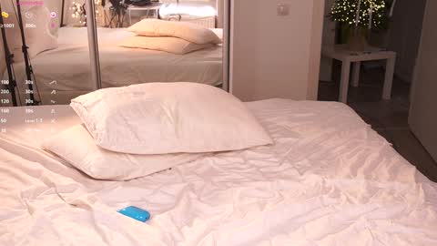 Snapshot of ffoxyflame chatting on 5, 1, 2025 -- stay in touch with me online show from 5, 1, 2025