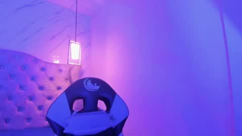   online show from 14, 4, 2026