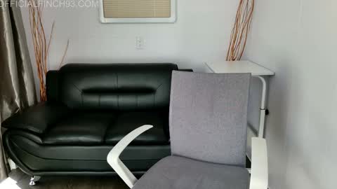 Snapshot of finch93 chatting on 6, 11, 2025 Nick online show from 6, 11, 2025