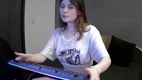 Snapshot of findiryts_2 chatting on 23, 10, 2025 Alice and Max online show from 23, 10, 2025