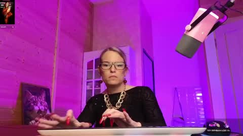 Snapshot of findom_lady_shine chatting on 18, 4, 2026 Lady online show from 18, 4, 2026