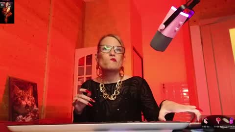 Snapshot of findom_lady_shine chatting on 24, 4, 2026 Lady online show from 24, 4, 2026