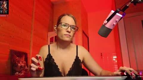 Snapshot of findom_lady_shine chatting on 25, 4, 2026 Lady online show from 25, 4, 2026