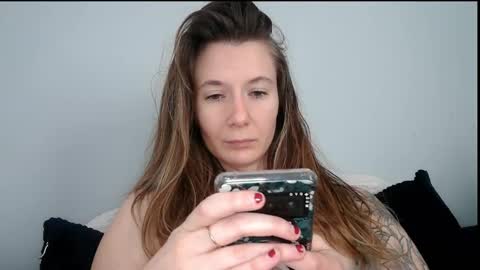 Snapshot of findomgoddessnatalia chatting on 5, 12, 2025 Goddess Natalia Findom online show from 5, 12, 2025