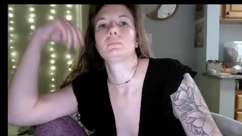 Snapshot of findomgoddessnatalia chatting on 10, 1, 2026 Goddess Natalia Findom online show from 10, 1, 2026