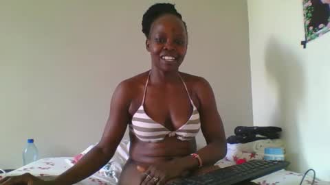 Snapshot of fine_melanin chatting on 26, 9, 2025 caro online show from 26, 9, 2025