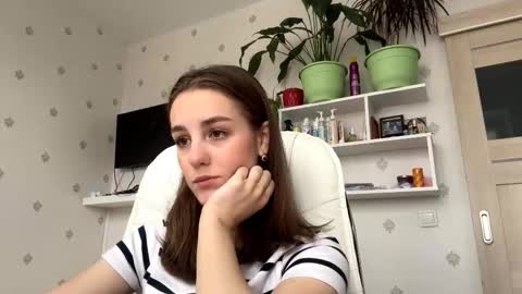 Snapshot of fionapiccard chatting on 19, 11, 2025 Keite wanna play Meow online show from 19, 11, 2025