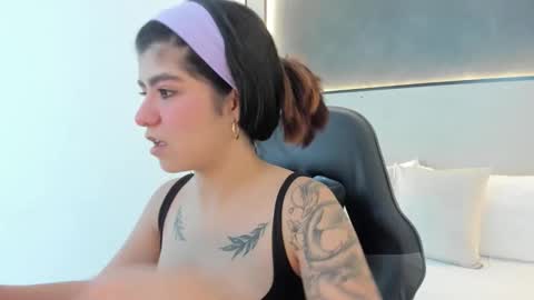 F I O R E L L A  online show from 17, 12, 2025