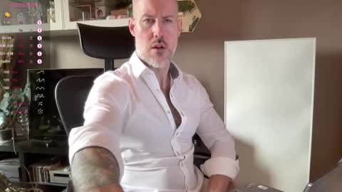 Snapshot of fit_rubinho chatting on 2, 1, 2025 Rubn online show from 2, 1, 2025