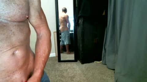 Snapshot of fitguy40 chatting on 18, 6, 2026 fitguy40 online show from 18, 6, 2026
