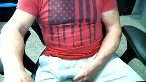 Snapshot of fitguy40 chatting on 5, 8, 2026 fitguy40 online show from 5, 8, 2026
