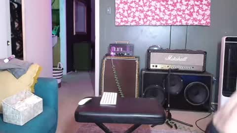 Flannel Dong online show from 29, 9, 2025