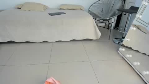 Flavia online show from 5, 10, 2025