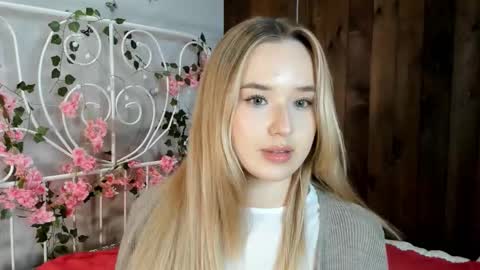 Snapshot of fletahargenrader chatting on 18, 11, 2025 Amina online show from 18, 11, 2025