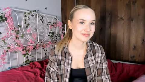 Snapshot of fletahargenrader chatting on 22, 11, 2025 Amina online show from 22, 11, 2025