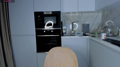 Snapshot of flirtykitty_ chatting on 11, 9, 2025 Emely online show from 11, 9, 2025