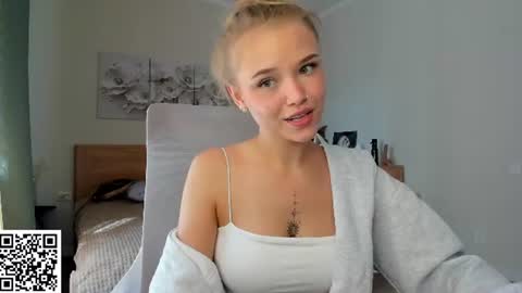 Snapshot of flooora_0 chatting on 21, 7, 2026 Mona online show from 21, 7, 2026