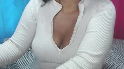 flora886505 online show from 12, 11, 2025