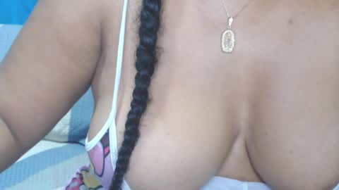 flora886505 online show from 28, 11, 2025