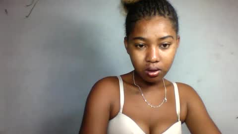 florencia011 online show from 12, 3, 2025