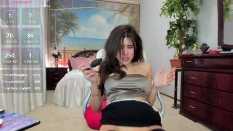 Nicole online show from 11, 2, 2025