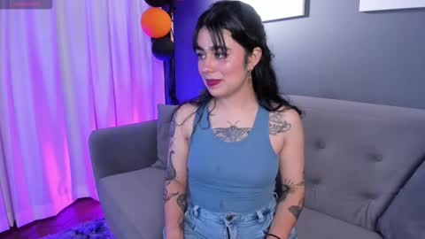 Snapshot of flower_smith_ chatting on 27, 10, 2025 Its a pleasure to meet you. Im Flower. Help me reach 1k. Follow me. online show from 27, 10, 2025