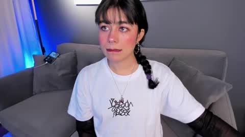 Snapshot of flower_smith_ chatting on 17, 11, 2025 Its a pleasure to meet you. Im Flower. Help me reach 1k. Follow me. online show from 17, 11, 2025