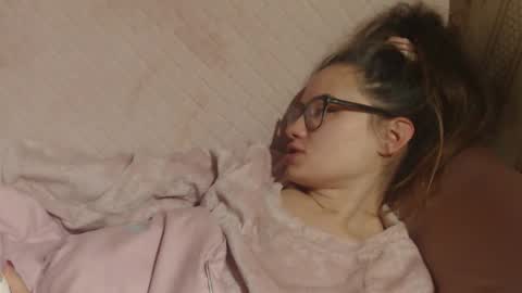 Snapshot of flowercandydoll chatting on 21, 11, 2025 say meow and send tip online show from 21, 11, 2025