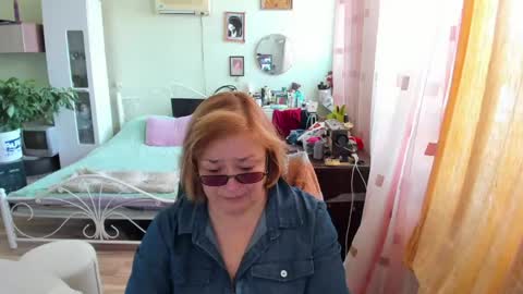 Snapshot of flowerlover8 chatting on 17, 4, 2026 Flowerlower online show from 17, 4, 2026