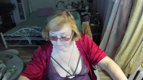 Snapshot of flowerlover8 chatting on 18, 4, 2026 Flowerlower online show from 18, 4, 2026