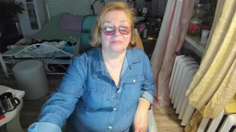 Snapshot of flowerlover8 chatting on 20, 4, 2026 Flowerlower online show from 20, 4, 2026