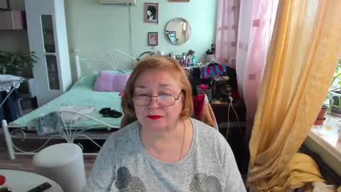Snapshot of flowerlover8 chatting on 26, 4, 2026 Flowerlower online show from 26, 4, 2026