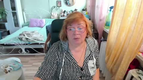Snapshot of flowerlover8 chatting on 12, 5, 2026 Flowerlower online show from 12, 5, 2026