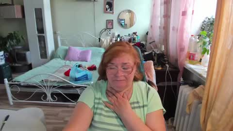 Snapshot of flowerlover8 chatting on 25, 5, 2026 Flowerlower online show from 25, 5, 2026
