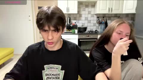 flowerscouple online show from 16, 4, 2026