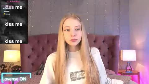 Snapshot of fluffy_ice chatting on 13, 9, 2025 Mia online show from 13, 9, 2025