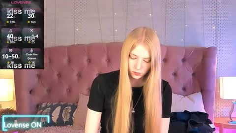 Snapshot of fluffy_ice chatting on 14, 9, 2025 Mia online show from 14, 9, 2025