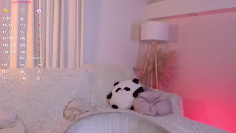 Snapshot of fluffy_waffles chatting on 13, 9, 2025 LilLisa online show from 13, 9, 2025