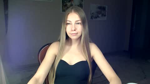 Snapshot of fofhcf chatting on 12, 10, 2025 Molli  Ready for any play with you. Hottest show in pvt  Help a student earn big tokens  online show from 12, 10, 2025