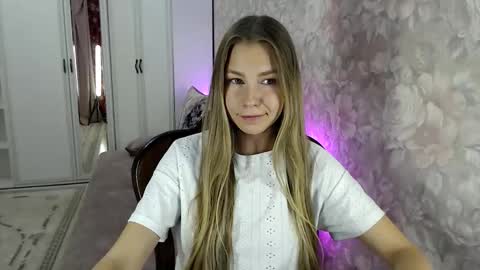 Snapshot of fofhcf chatting on 18, 10, 2025 Molli  Ready for any play with you. Hottest show in pvt  Help a student earn big tokens  online show from 18, 10, 2025
