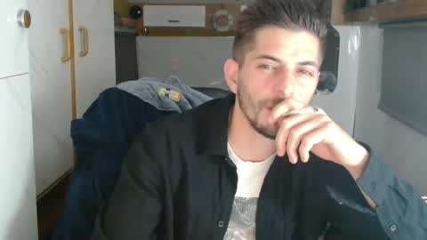 independent model online show from 9, 11, 2025