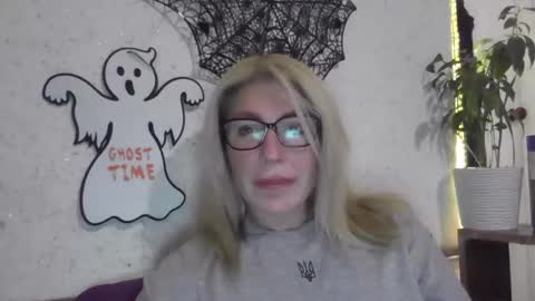 fox_red_lady7 online show from 30, 10, 2025