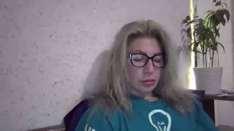 fox_red_lady7 online show from 15, 11, 2025