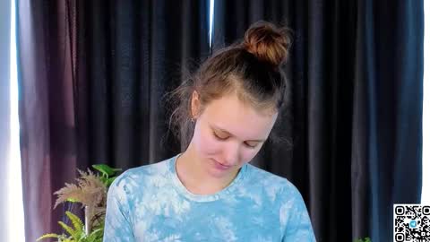 Snapshot of foxfever chatting on 3, 11, 2025 Lily online show from 3, 11, 2025