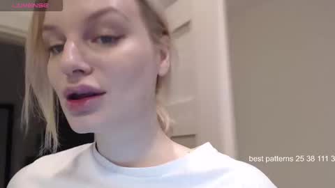 Snapshot of foxfrromearth chatting on 4, 12, 2025 i am your baby Alien online show from 4, 12, 2025