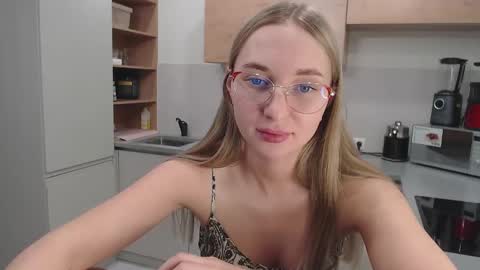 Snapshot of foxy0990 chatting on 4, 12, 2024 Maria online show from 4, 12, 2024