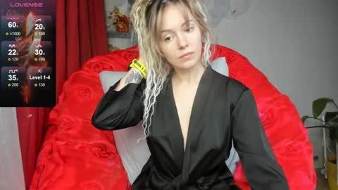 Snapshot of foxy_blond chatting on 10, 12, 2024 Foxy online show from 10, 12, 2024
