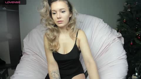 Snapshot of foxy_blond chatting on 25, 12, 2024 Foxy online show from 25, 12, 2024