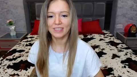 Snapshot of foxy_blond chatting on 8, 3, 2025 Foxy online show from 8, 3, 2025